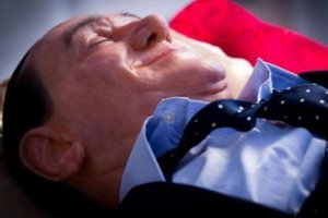 В римской галерее "убили" Берлускони