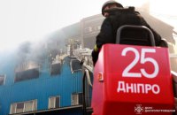 У Дніпрі під загрозою повторних обстрілів рятувальники ліквідували пожежу на площі 10 тисяч кв. м.