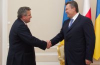 Янукович и Коморовский проводят закрытую встречу
