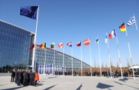 Деякі країни НАТО тиснуть на Байдена, аби прискорити членство України, – New York Times