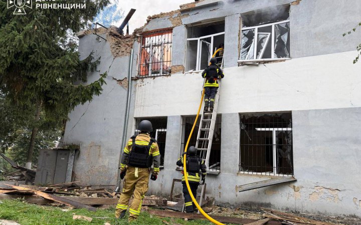 Через атаку РФ майже повністю згорів корпус Рівненського гуманітарного університету
