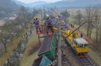 Грузовой поезд сошел с рельсов в Закарпатской области