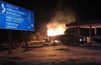 В Херсонской области грузовик врезался в АЗС и загорелся