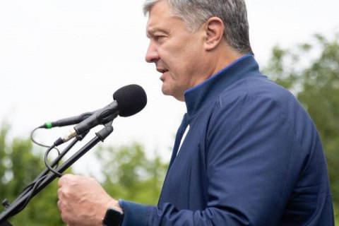 Порошенко: "Люди вийшли з ковіду фактично жебраками"
