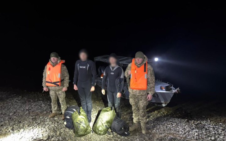 Затримали двох чоловіків, які намагалися потрапити в Молдову, перепливши Дністер