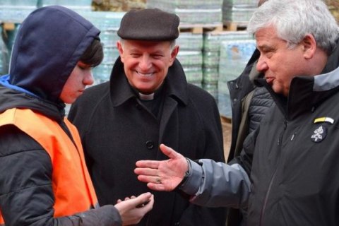 Папа Франциск оплатив пальне для вантажівок з продуктами на Київ