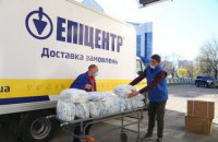 Медучреждения столицы получили от Эпицентра костюмы биозащиты 