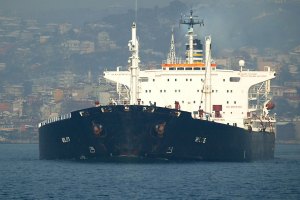 В Японском море тонет танкер с 782 тоннами мазута