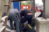 На Чернігівщині двоє працівників впали у шахту загрузки зерна, один із них загинув