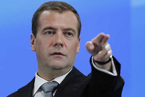 Медведєв попросив губернаторів "не розповідати про труднощі" і порадив заробляти самим