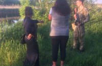 ​Две женщины на лодке приплыли из России в Луганскую область