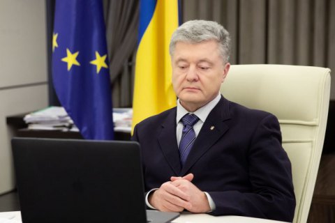Порошенко требует вынести на заседание СНБО вопрос вакцинации от коронавируса и обострения на Донбассе 