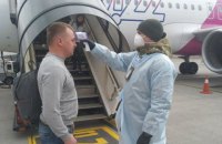 В аэропорту "Киев" начали измерять температуру у прибывающих из Италии пассажиров 