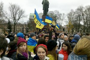 Запорожским студентам запрещают носить национальную символику
