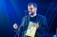 Кириленко вручил режиссеру Слабошпицкому премию Довженко на открытии "Молодости" (обновлено)
