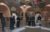 Ікони на ящиках від набоїв презентовані під час установчої конференції IOTA