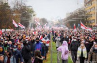 В Минске проходит очередной протестный марш, в Лиде силовики применили газ (обновлено)