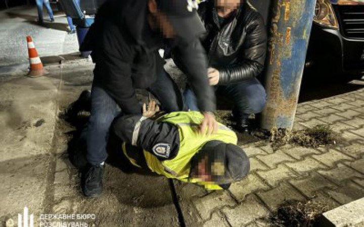 На Одещині ДБР викрило посадовця Укртрансбезпеки, який "заробляв" мільйони на поборах із зернотрейдерів 