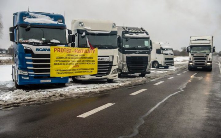 ​Фермери відновили блокування переходу в Медиці, – ЗМІ