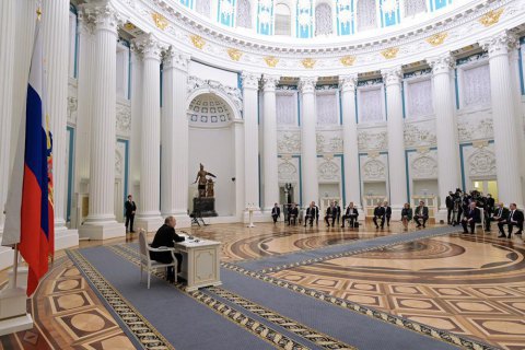 Совет Федерации разрешил Путину использовать вооруженные силы России за пределами страны 