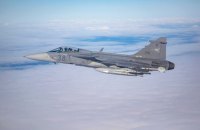 Угорщина підняла винищувачі через неідентифікований літак з України