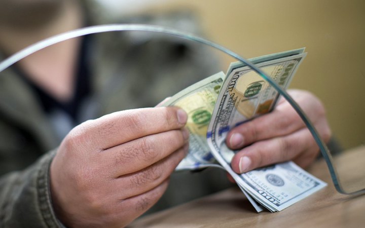 Курс долара відносно гривні 6 січня сягне історичного максимуму
