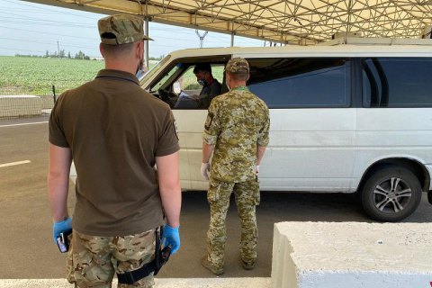 Боевики третьи сутки блокируют работу пропускных пунктов