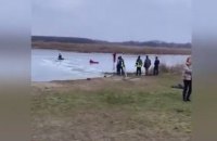 На Київщині під кригу провалилось 4 дітей, одна загинула