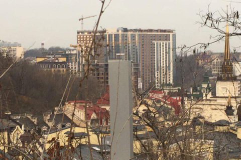 В Киеве на горе обнаружили неизвестный монолит, аналогичные находили в США, Румынии и Великобритании
