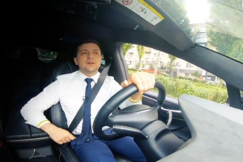 Зеленский записал новое видеообращение к украинцам за рулем Tesla и рассказал, как не ошибиться на выборах