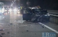 Под Киевом из-за лопнувшего колеса фуры столкнулись три легковушки