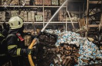 У Харкові рятувальники загасили пожежу на складі продуктів після влучання російського безпілотника