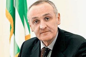 Президент Абхазии согласился на отставку правительства