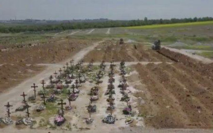 Російські окупанти ховають загиблих від поранень виключно у братських могилах, - Андрющенко