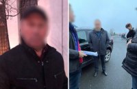 Затримано посадовців митного посту "Тиса", які вимагали хабарі в автоперевізника за прискорення оформлення багажу, – ОГ