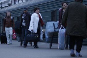 Из-за кризиса заробитчане забирают детей из Украины за границу 