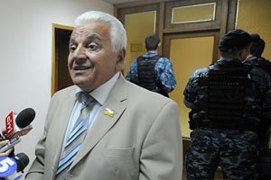 Хара намерен на Первомай петь и орать