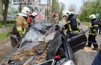 Головне за ніч та ранок понеділка, 27 квітня: атака на Одесу, понад 240 боєзіткнень, наслідки негоди 