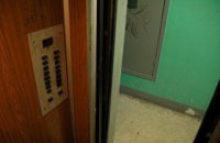 В Запорожье мужчина убил соседа и "спрятал" труп в лифте