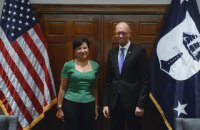 Яценюк встретился с американскими министрами торговли и финансов