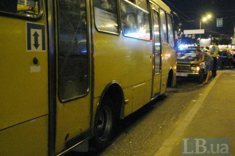 ​В Запорожье ветераны АТО перекрывали улицу из-за водителей маршруток, отказавших в бесплатном проезде