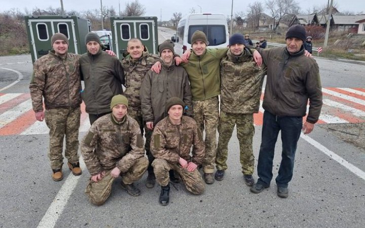 Відбувся черговий обмін полоненими. З російського полону звільнено ще 12 українців