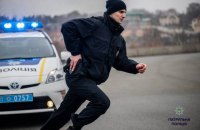 Київським патрульним довелося відстрілюватися від чоловіка з рушницею на Троєщині