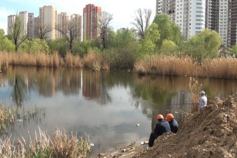 Озеро Качине на Позняках, яке кияни відстояли у 2016 році, знову хочуть засипати і забудувати