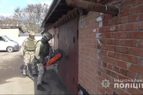 ​​На Полтавщині поліція вилучила наркотиків на 3 млн, зброю та близько 200 тис. гривень готівки