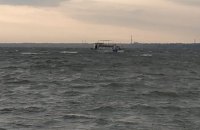 Посеред Каховського водосховища заглух катер з пасажирами