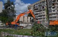 Уночі під завалами будинку в Києві знайшли тіла 12-річного хлопчика і мами. Кількість жертв зросла до 19, поранених – 76