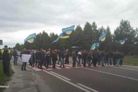 Шахтеры "Львовугля" добились выплаты зарплаты за май, заблокировав дорогу