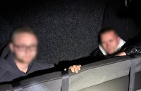 Гра в хованки за 10 тисяч доларів: прикордонники знайшли двох чоловіків у "незвичній схованці"