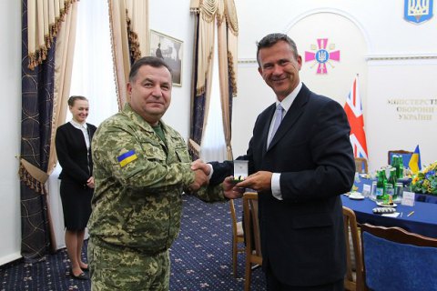 Полторак провів зустріч з міністром оборони Британії